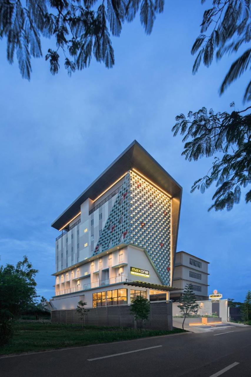 Maxonehotels At Kota Harapan Indah-Bekasi Dış mekan fotoğraf