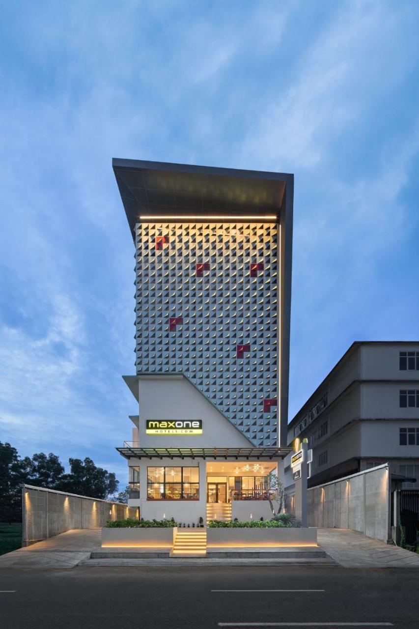 Maxonehotels At Kota Harapan Indah-Bekasi Dış mekan fotoğraf